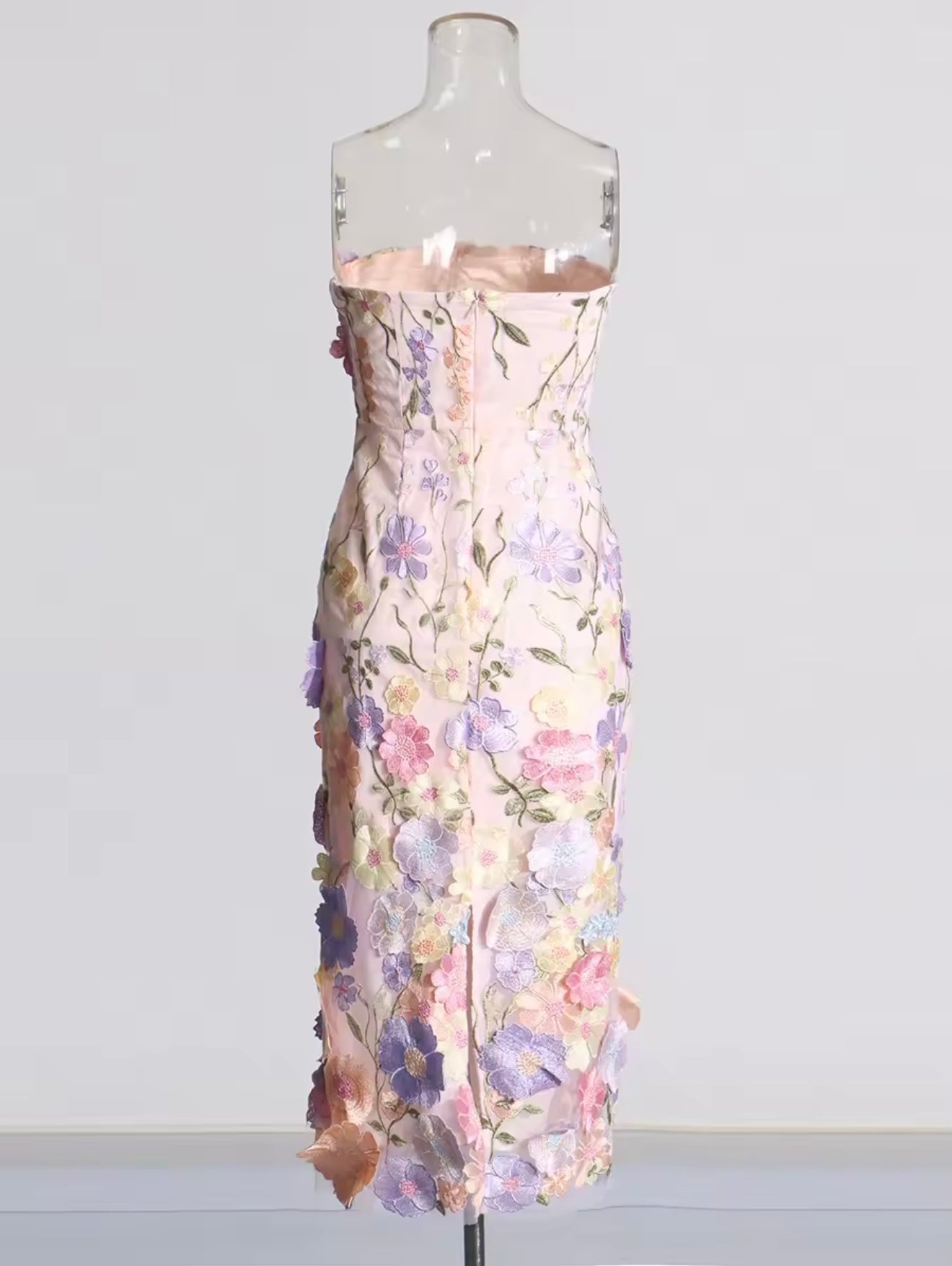 Vestido com Aplicação de Flores Tomara que Caia