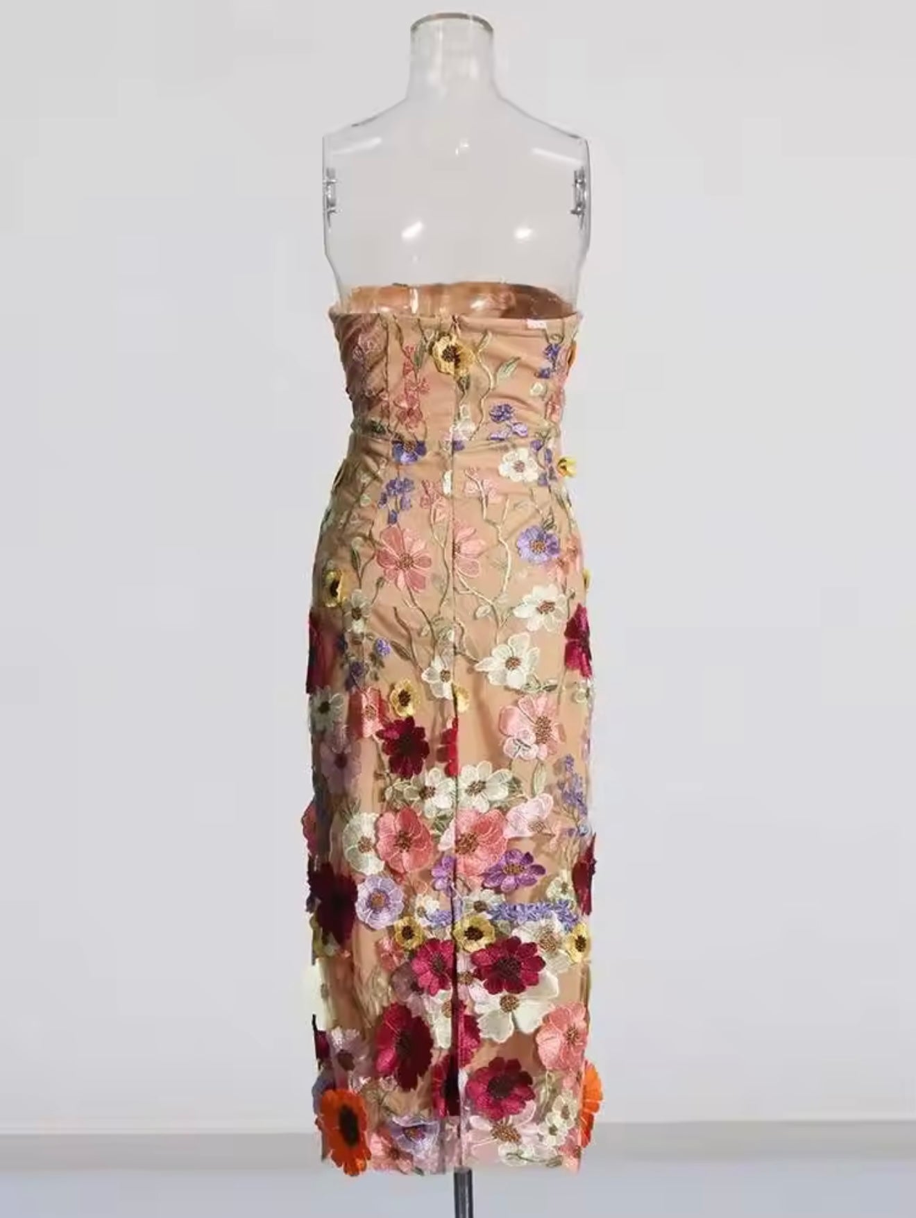 Vestido com Aplicação de Flores Tomara que Caia