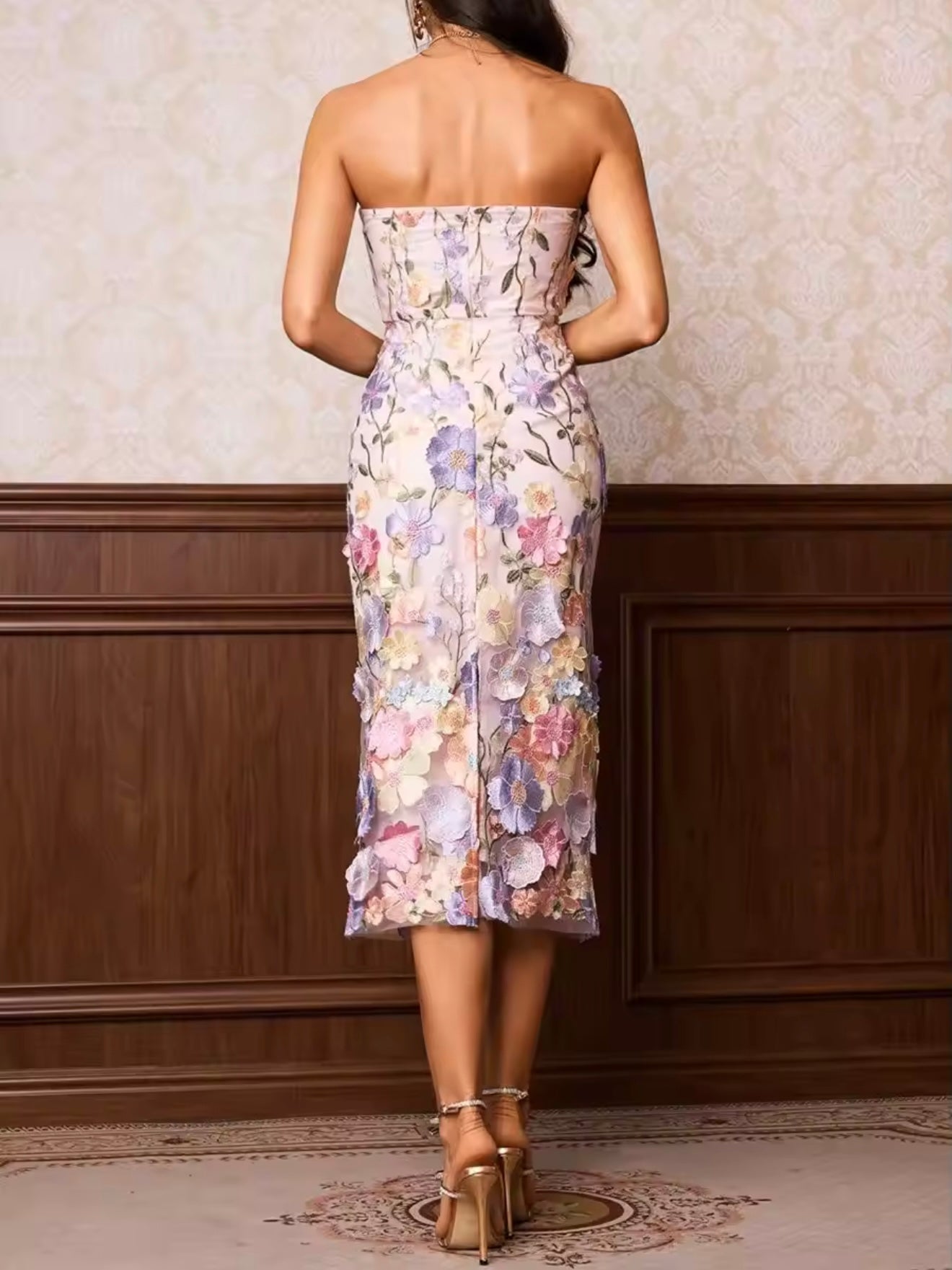 Vestido com Aplicação de Flores Tomara que Caia