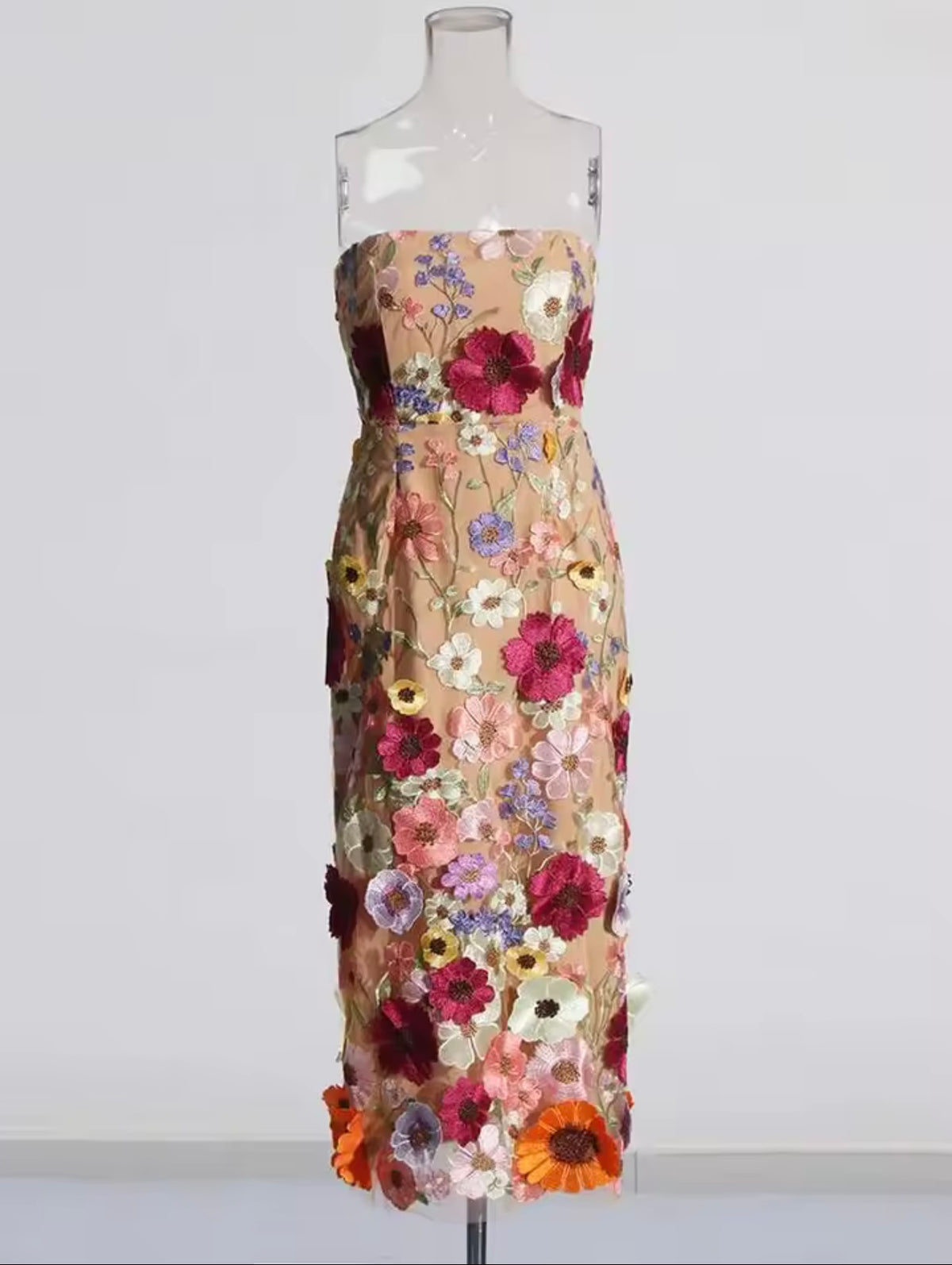 Vestido com Aplicação de Flores Tomara que Caia